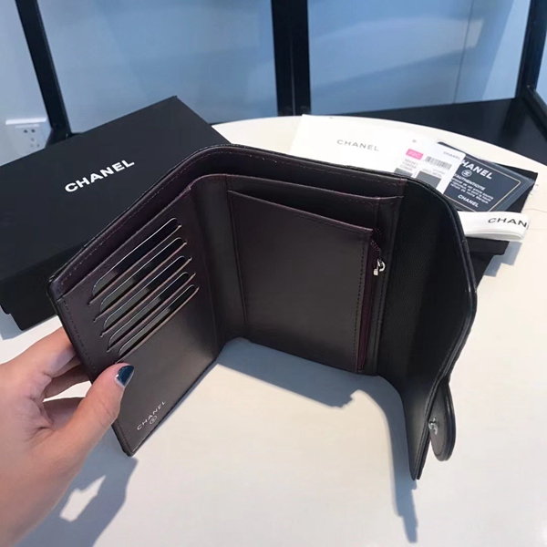 シャネル財布着用イメージ